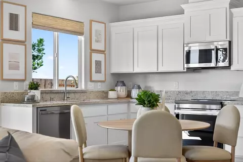 Kitchen - 2545 Model Way, Roseville, CA 95747 photo 10 of 11