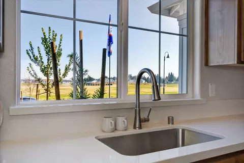 Kitchen - 2545 Model Way, Roseville, CA 95747 photo 8 of 11