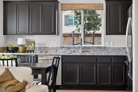 Kitchen - 2545 Model Way, Roseville, CA 95747 photo 6 of 11