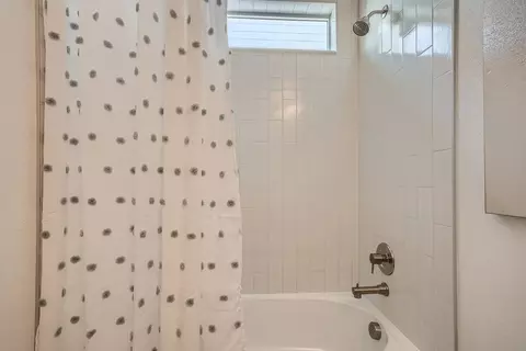 Bath - 46409 Saddleback Dr, Bennett, CO 80102 photo 8 of 10