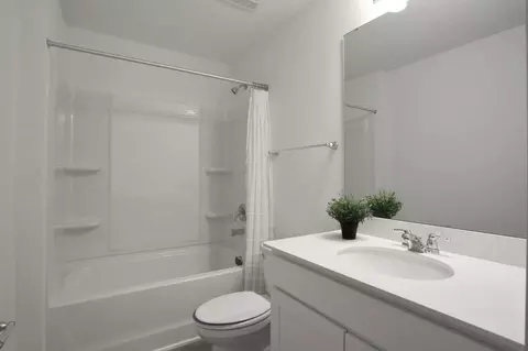 Bath - 7638 Commander Ln, Jacksonville, FL 32256 photo 1 of 1