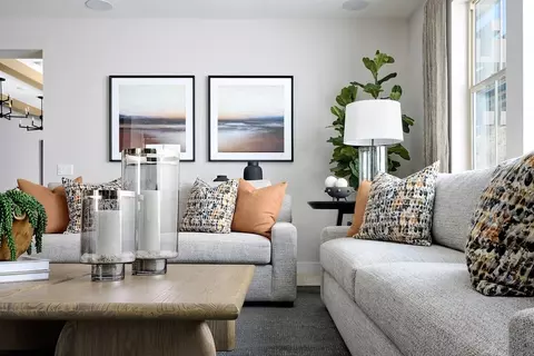 Living - 1660 Amanda Gln, Escondido, CA 92029 photo 3 of 5