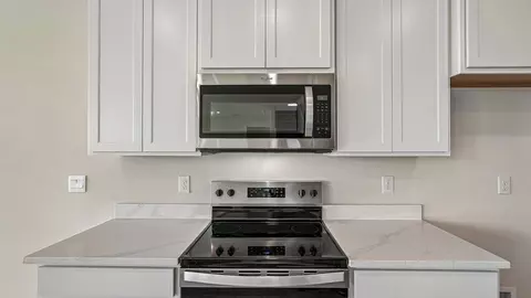 Kitchen - 9460 Bella Mar Trl, Parrish, FL 34219 photo 3 of 4