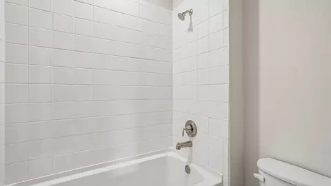 Bath - 9460 Bella Mar Trl, Parrish, FL 34219 photo 4 of 6