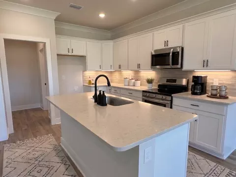 Kitchen - 76 Splendor Run, Freeport, FL 32439 photo 1 of 4