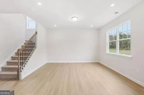 Living - 317 Jagee Dr, Byron, GA 31008 photo 1 of 6