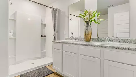Bath - 6383 June Bug Dr, Milton, FL 32583 photo 7 of 8