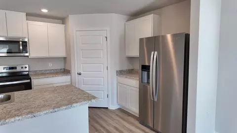 Kitchen - 6383 June Bug Dr, Milton, FL 32583 photo 5 of 8