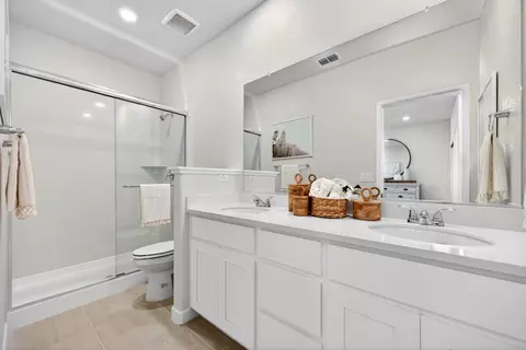 Bath - 3958 Wild Rye Rd, Roseville, CA 95747 photo 5 of 6