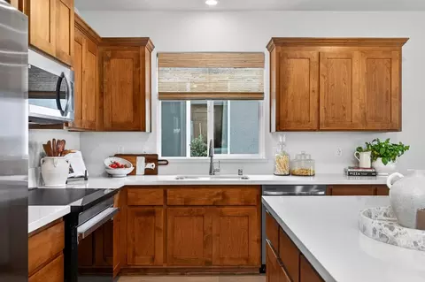 Kitchen - 3958 Wild Rye Rd, Roseville, CA 95747 photo 13 of 18