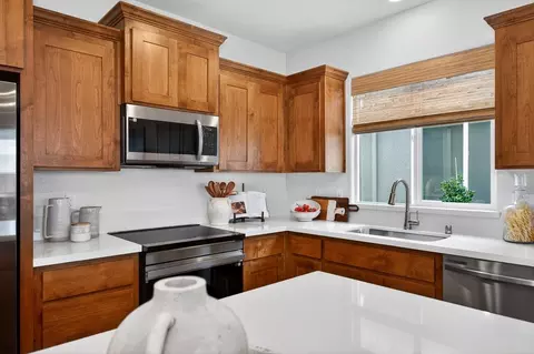Kitchen - 3958 Wild Rye Rd, Roseville, CA 95747 photo 2 of 18