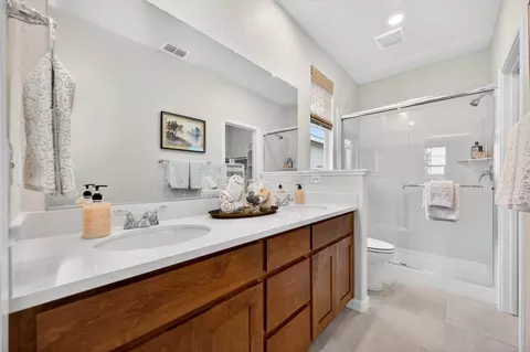 Bath - 3958 Wild Rye Rd, Roseville, CA 95747 photo 1 of 6