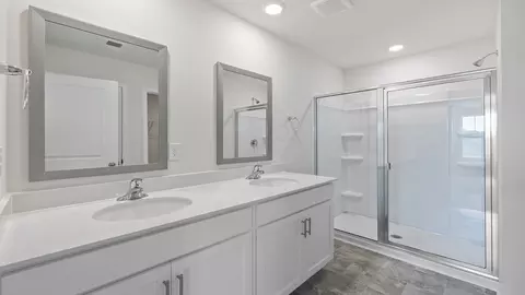 Bath - 201 Forest Brook Dr, Easley, SC 29640 photo 2 of 3