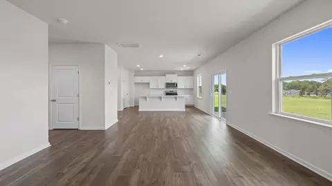 Living - 201 Forest Brook Dr, Easley, SC 29640 photo 2 of 3