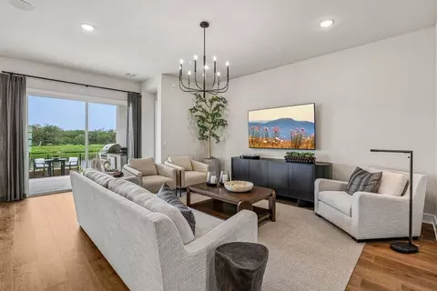 Living - 325 Ridgeway Ln, Georgetown, TX 78628 photo 1 of 1