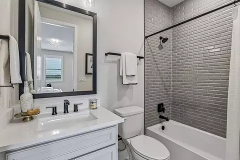 Bath - 325 Ridgeway Ln, Georgetown, TX 78628 photo 2 of 2