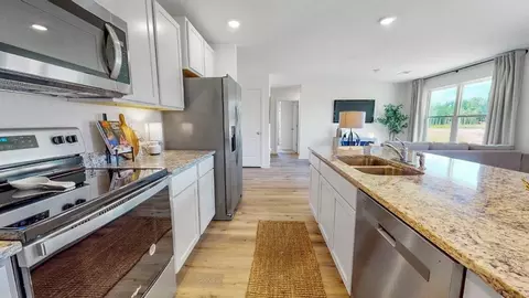 Kitchen - 209 Koslin Loop, Calera, AL 35040 photo 3 of 5