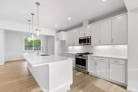 13210 NE 127th Way UNIT B, Kirkland, WA 98034