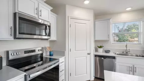 Kitchen - 197 Sugar Creek Ln, Merced, CA 95341 photo 2 of 3