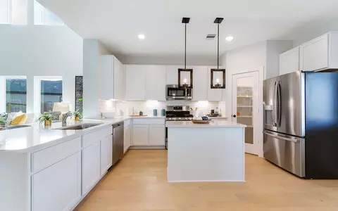 Kitchen - 10823 Piston Ct, Conroe, TX 77303 photo 4 of 6