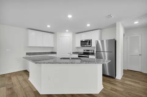 Kitchen - 808 Gen D Macarthur Ave, Labelle, FL 33935 photo 1 of 2