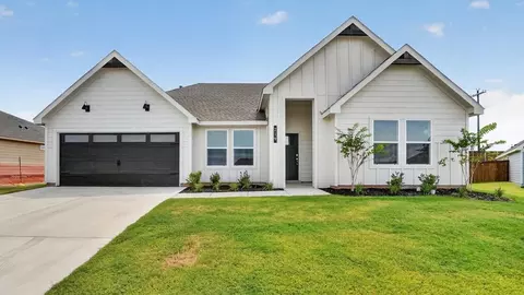 138 Sandstone Cir, Granbury, TX 76048