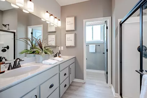 Bath - 3801 Circollo Dr, Covington, KY 41017 photo 1 of 4