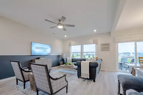 Living - 3801 Circollo Dr, Covington, KY 41017 photo 2 of 10