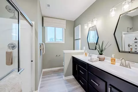 Bath - 3801 Circollo Dr, Covington, KY 41017 photo 3 of 4