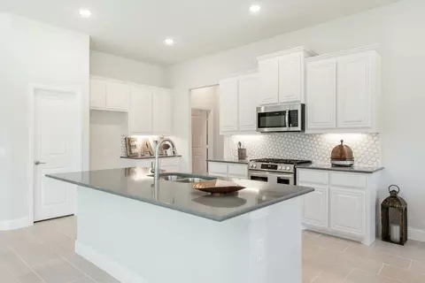 Kitchen - 301 River Meadows Ln, Argyle, TX 76226 photo 5 of 6