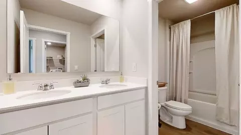 Bath - 11101 Mormon St, Omaha, NE 68142 photo 2 of 5