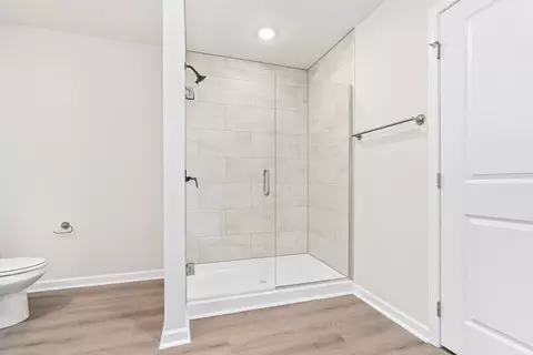 Bath - 636 Ridgeland Rd, Dothan, AL 36301 photo 2 of 2