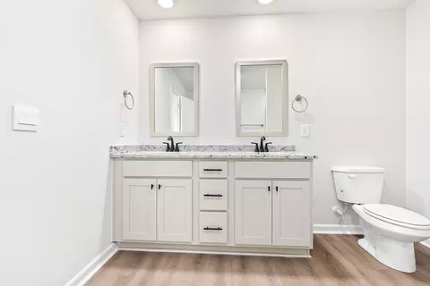 Bath - 636 Ridgeland Rd, Dothan, AL 36301 photo 1 of 2