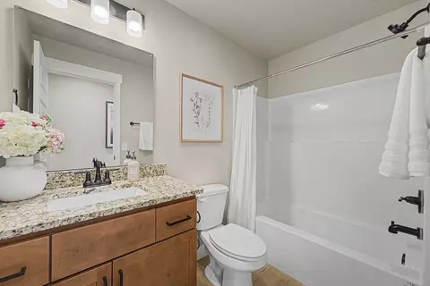 Bath - 5244 S Logan Dr, Battlefield, MO 65619 photo 1 of 8