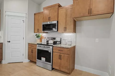 Kitchen - 5244 S Logan Dr, Battlefield, MO 65619 photo 3 of 15
