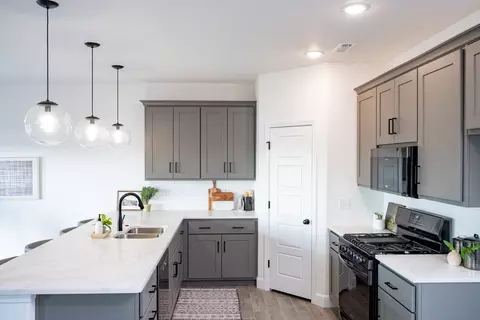 Kitchen - 5244 S Logan Dr, Battlefield, MO 65619 photo 8 of 15