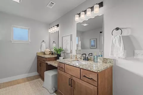 Bath - 5244 S Logan Dr, Battlefield, MO 65619 photo 4 of 8