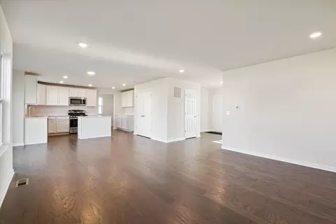 Living - 4033 Heritage Square Dr, Howell, MI 48843 photo 1 of 4