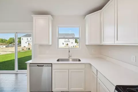 Kitchen - 4033 Heritage Square Dr, Howell, MI 48843 photo 2 of 3