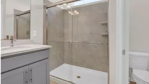 Bath - 813 Foundry St, Frederick, MD 21701 photo 4 of 12