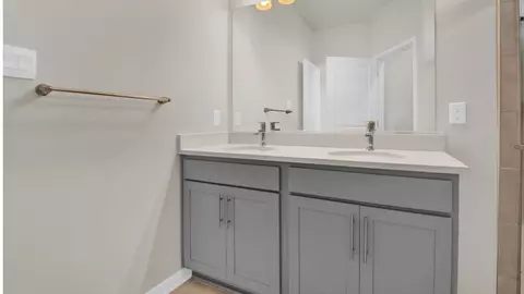 Bath - 813 Foundry St, Frederick, MD 21701 photo 5 of 12
