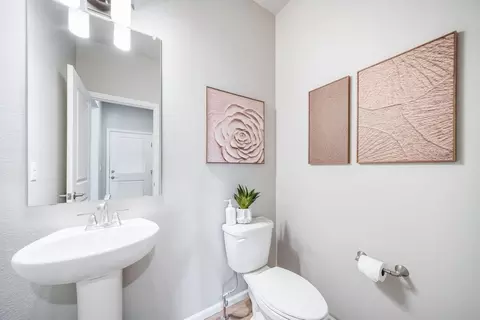 Bath - 21880 E 46th Pl, Aurora, CO 80019 photo 2 of 2