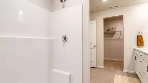 Bath - 3341 Eden Way, Eugene, OR 97404 photo 2 of 3
