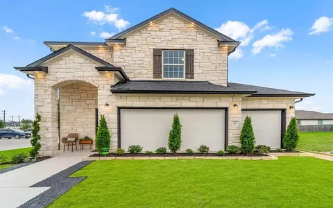 Exterior - 201 Mclintock Rd, Jarrell, TX 76537 photo 3 of 11
