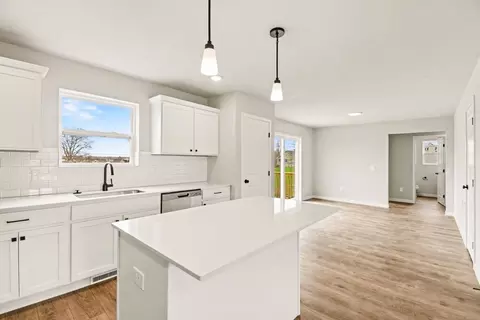 Kitchen - Steven Parkway, Mount Morris, MI 48458 photo 3 of 6