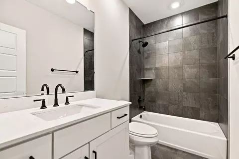 Bath - 5914 Ruby Falls Dr, Prospect, KY 40059 photo 3 of 3