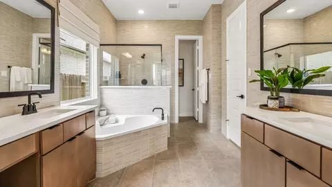 Bath - 527 Coen Cain Dr, Rosenberg, TX 77471 photo 4 of 10