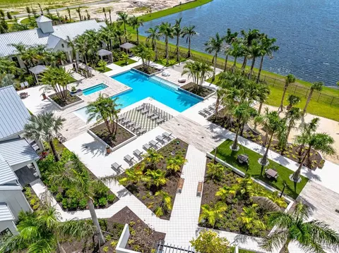 Exterior - 11433 Brightly Dr, Venice, FL 34293 photo 4 of 7