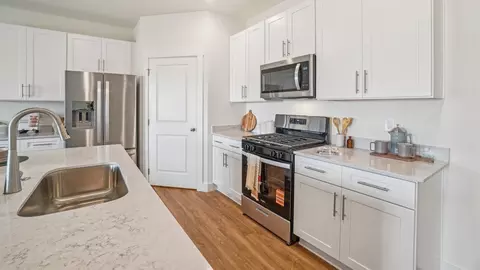Kitchen - 300 Cookie Loop, Johnson City, TN 37615 photo 6 of 11
