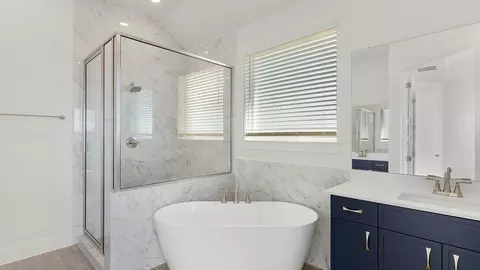 Bath - 17709 Rolling Dr, Manor, TX 78653 photo 3 of 4